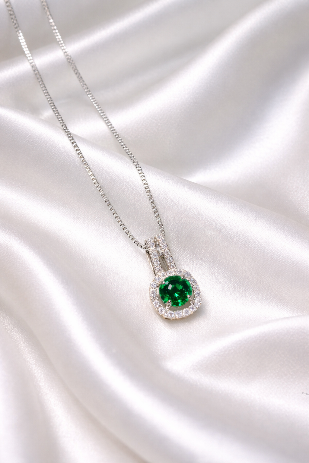Emerald Halo Elegance Pendant - Image 3