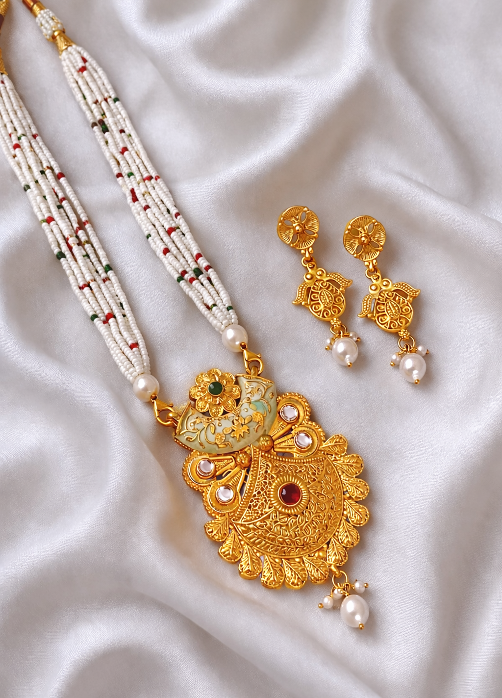 Traditional Peacock Pearl Pendant Set