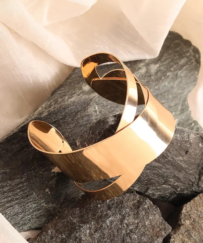 Luxe Ribbon Gold Cuff - Image 2